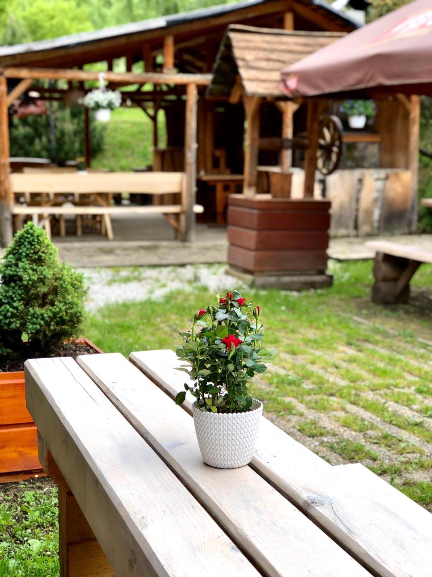 Horsky Hotel Kycerka Velké Karlovice Exteriör bild